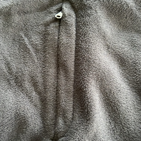 Amazon Essentials Men’s Full Zip up Fleece Vest - Picture 3 of 8